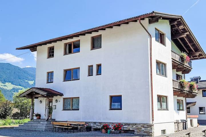 Ferienhaus für 24 Personen, mit Balkon