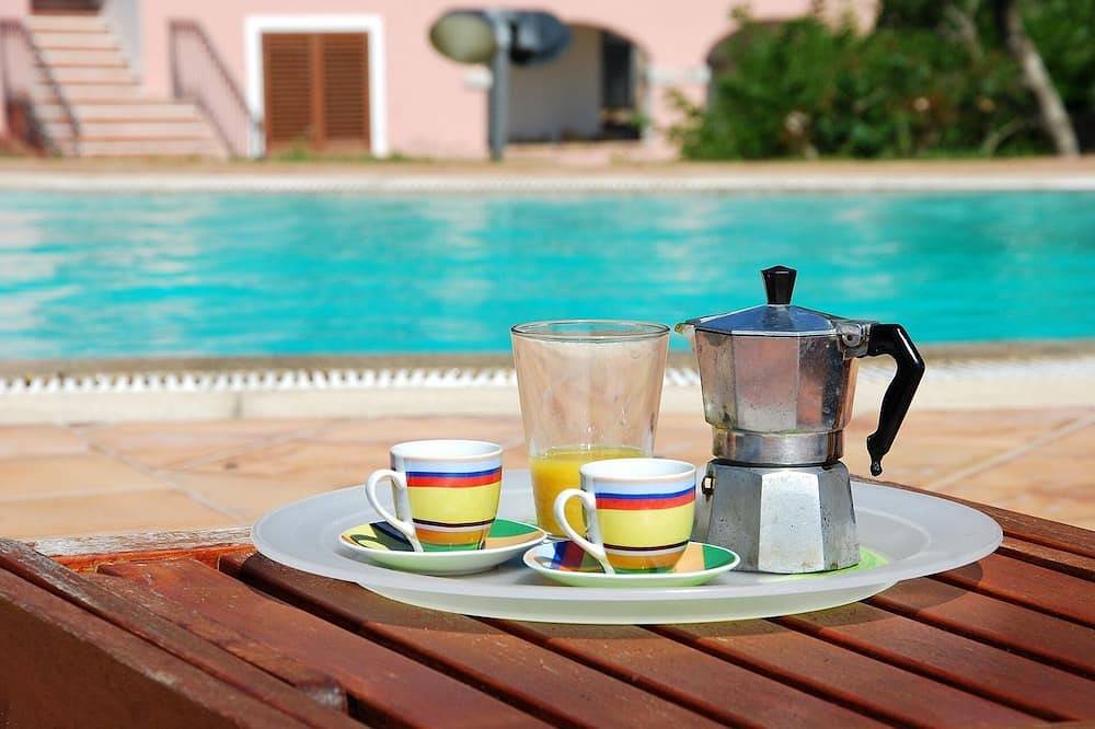 Ganze Wohnung, Residenz Rocca Rosa mit Pool und Blick auf das Meer, Spa, Wi-Fi, Klimaanlage, Grill in Lu Fraili di Sopra, San Teodoro