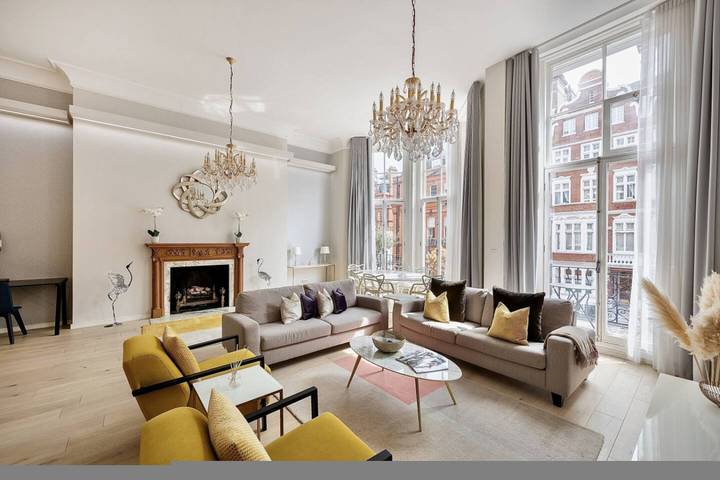Vacation rental for 5 people, with balcony, kid friendly in Knightsbridge