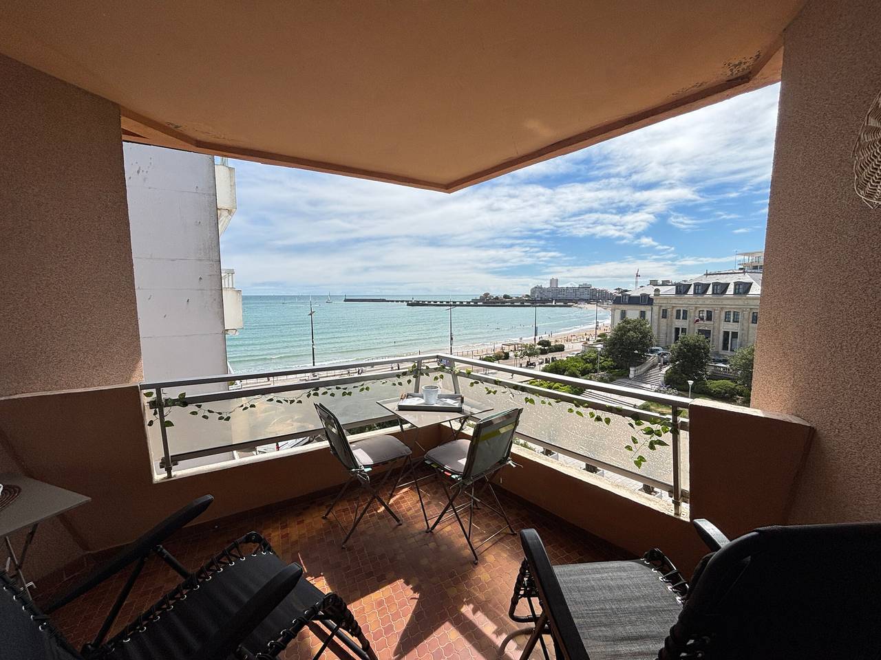 Entire studio, Studio with sea-view balcony in Les Sables-d'Olonne in Les Sables-d'Olonne, Vendée