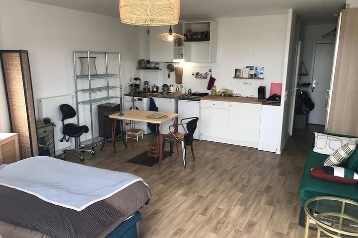 Ganze Wohnung, Large studio with direct access to Paris in Noisy-le-Sec, Seine-Saint-Denis