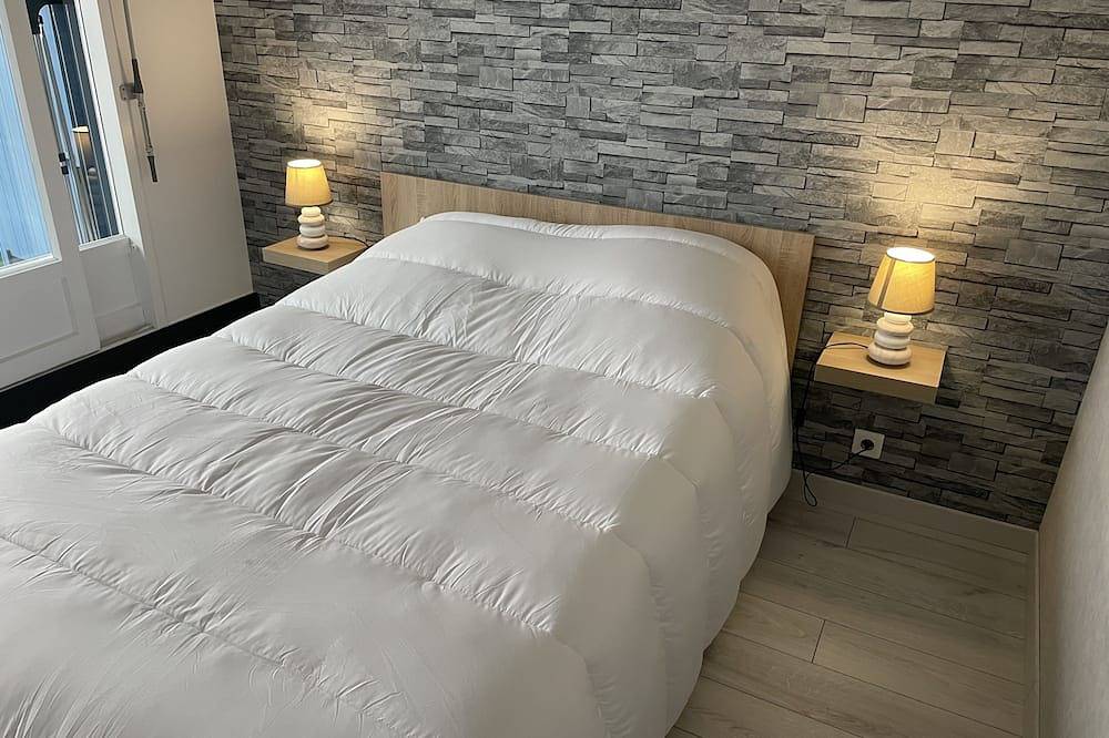 Entire apartment, Petit Cocon Courseullais with 2-star sea view in Courseulles-sur-Mer, Caen region