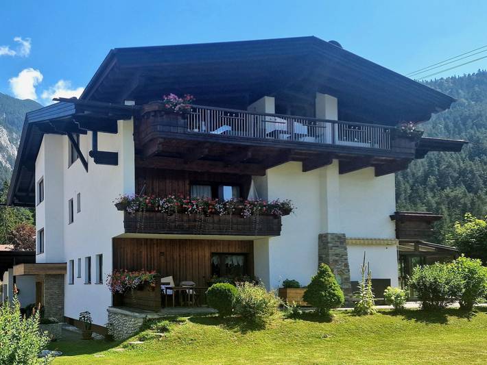 Ferienwohnung für 2 Personen, mit Terrasse und Garten in Leutasch