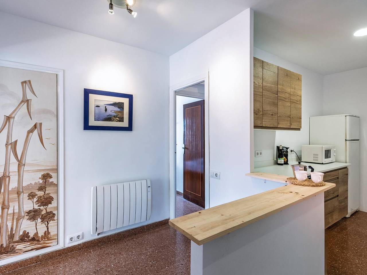 Entire apartment, Cozy Beachside Apartment with Pool and Balcony in Avenida de Augusta, Jávea