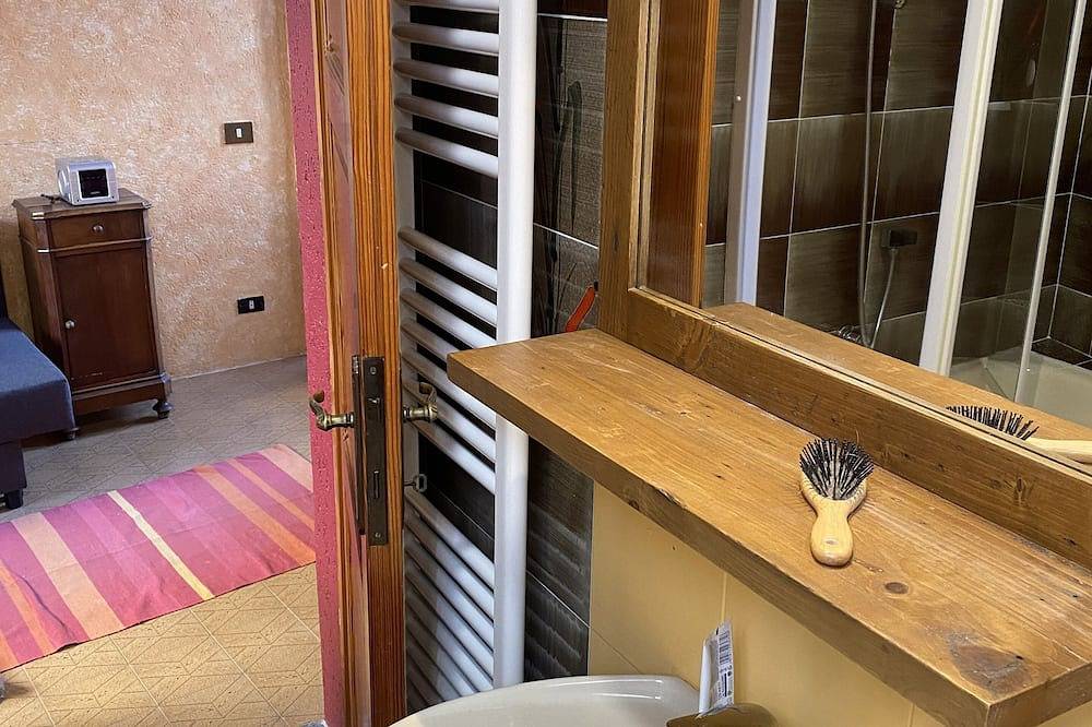 Ganze Wohnung, Casa Rossi: Urlaub im verträumten Bergdorf Trarego-Viggiona über'm Lago Maggiore in Viggiona, Trarego Viggiona