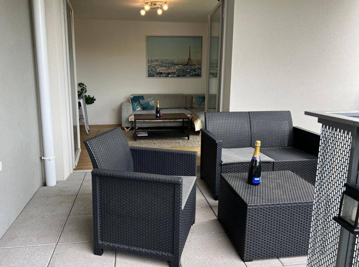 Appartement entier, Appartement 2 chambres, Terrasse, Parking gratuit, Métro 13, Paris in Malakoff, Hauts-de-Seine