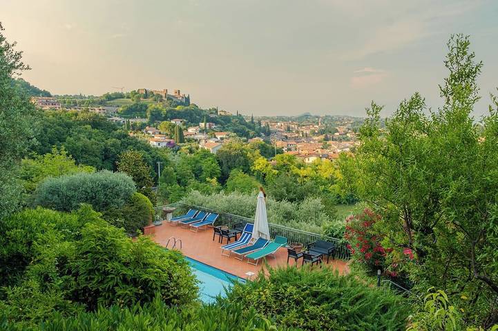 Villa per 10 persone, con balcone e giardino in Padenghe sul Garda