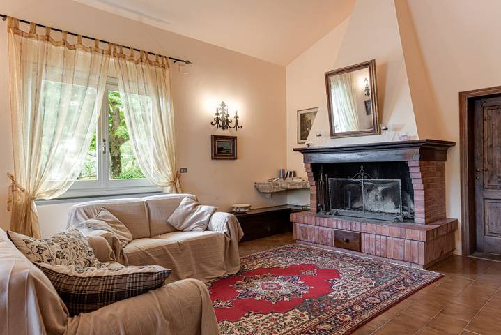 Villa "L'Incompiuta" con vista sulle montagne, piscina condivisa e Wi-Fi in Vicchio, Firenze province