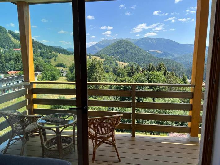 Ferienwohnung für 8 Personen, mit Balkon und Terrasse sowie Sauna und Ausblick in Donovaly