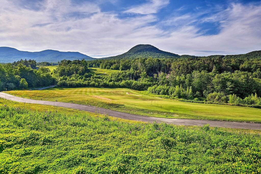 Ganze Wohnung, Ski-In / Ski-Out Resort Eigentumswohnung mit Deck am Jay Peak! in Jay Peak