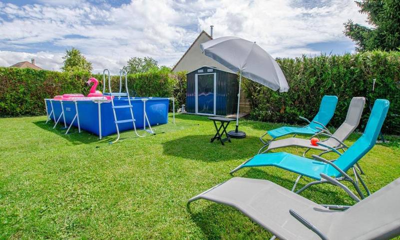 Maison de vacances pour 4 personnes, avec terrasse ainsi que piscine et jardin