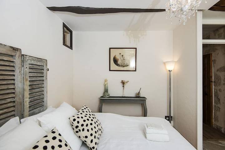 Gîte pour 2 personnes, avec piscine ainsi que jardin et terrasse dans Chevroches - 4