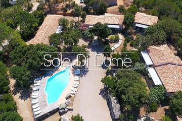 Location de vacances pour 4 personnes, avec terrasse ainsi que piscine et jardin à Sotta