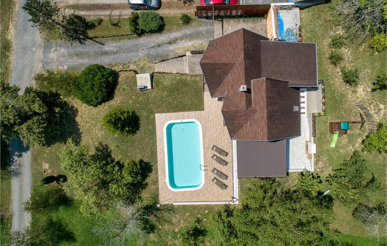Schickes Apartment mit 2 Schlafzimmern, Pool, Terrasse und WLAN in der Nähe des Strandes von Petrinjsko in Sisak-Moslavina