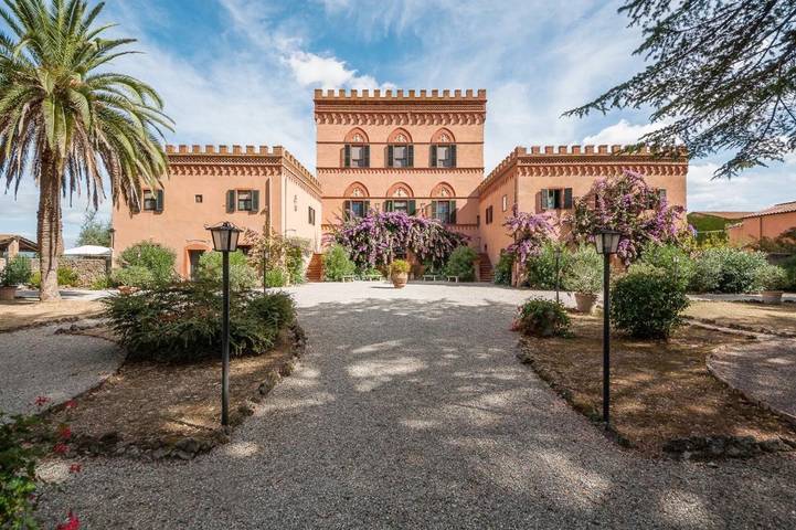 Ferienwohnung für 9 Personen, mit Terrasse und Garten sowie Pool und Ausblick in Casalappi