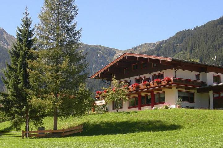 Ferienhaus für 31 Personen, mit Garten und Sauna