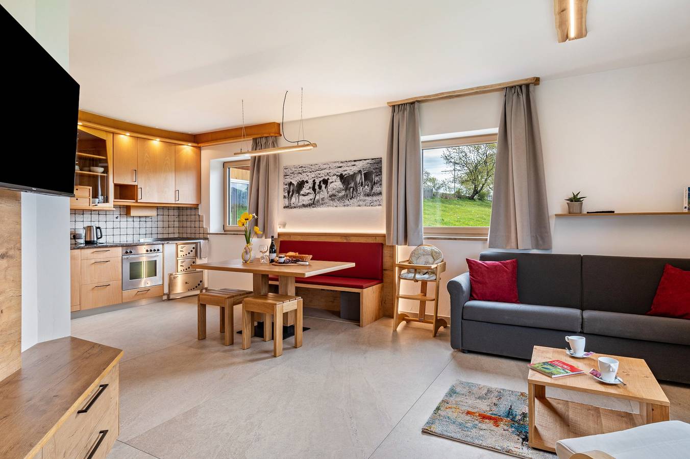 Entire apartment, Holiday Apartment Schlern Bio Schrofhof with Mountain View, Private Terrace and Wi-Fi in Ritten, Sarntal Alps