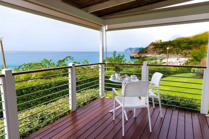 Bungalow per 4 persone, con vista oceano e terrazza, con animali domestici a Marina di Camerota