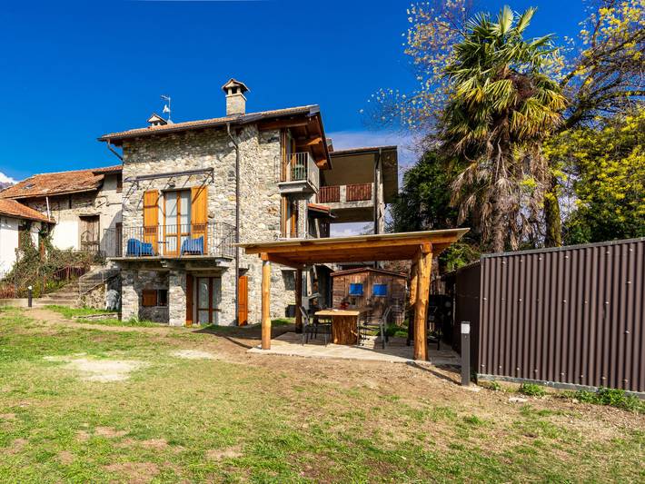 Casa vacanza per 5 persone, con Balcone e Terrazza nonché Giardino a Gravedona
