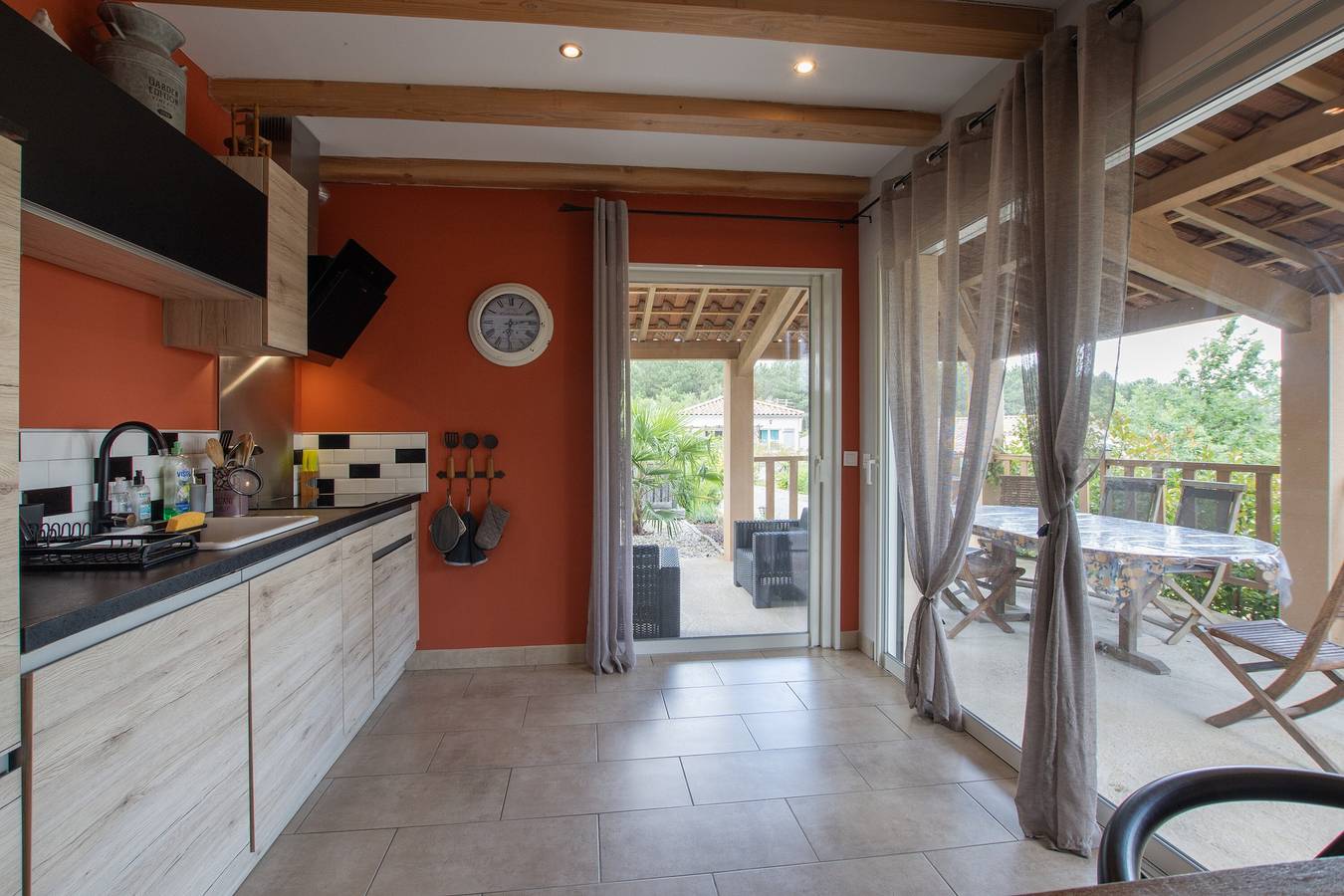 Villa 'La Fenière' avec piscine partagée, Wi-Fi et climatisation in Payzac (Ardèche), Parc naturel régional des Monts d'Ardèche