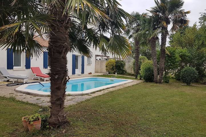 Location de vacances pour 4 personnes, avec jardin et terrasse à La Jarrie