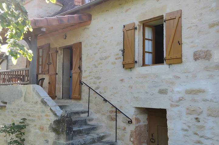 Location de vacances pour 6 personnes, avec jardin dans Corn