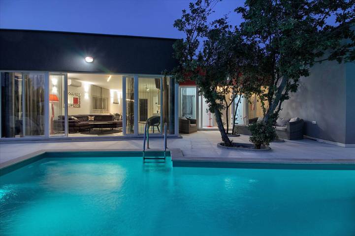 Villa für 10 Personen, mit Terrasse und Pool in Medulin