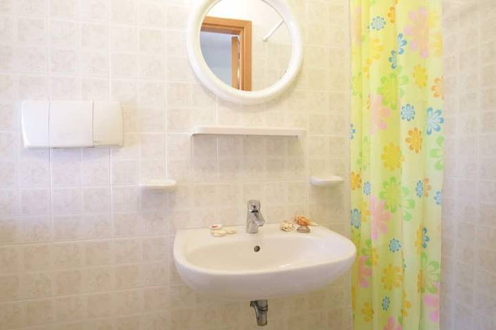 Apartamento entero, Villa Hibiscus - Estudio panorámico para 2 personas en una villa con piscina. in Vieste, Gargano
