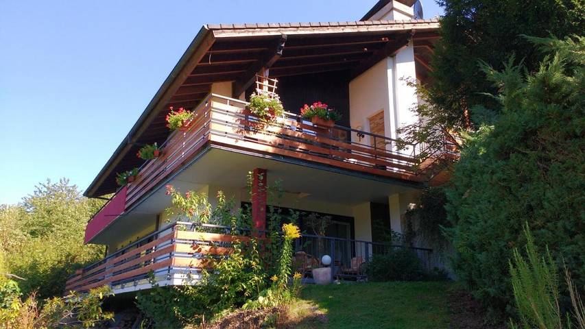 Ferienwohnung für 3 Personen, mit Balkon und Terrasse sowie Garten und Ausblick in Rotenburg an der Fulda