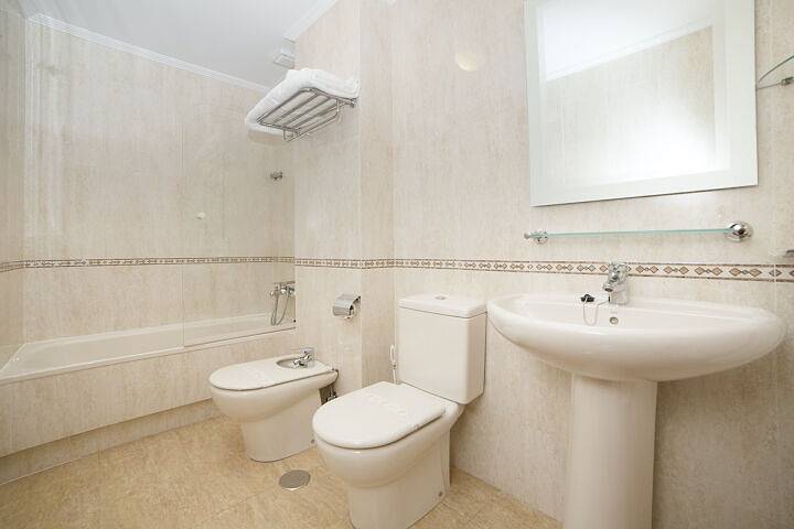 Appartement entier, T4S Apartamento Superior duplex de cuatro dormitorios in Baiona, Rías Baixas