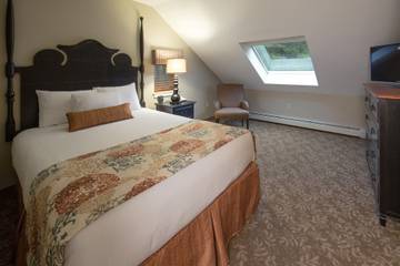 Vacation Rental for 10 Guests in West Windsor, Vermont, Picture 2