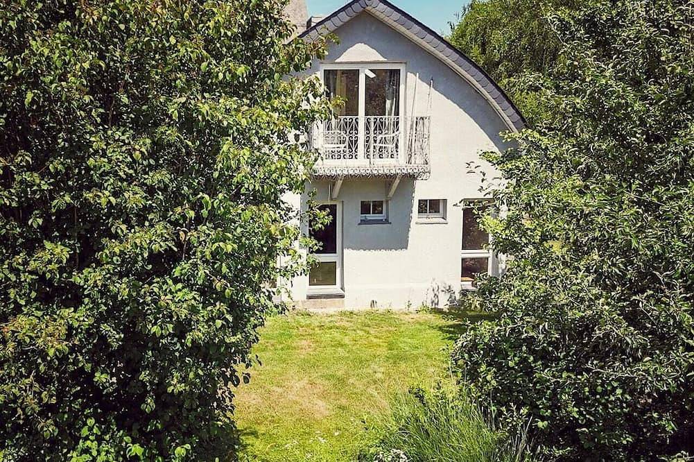Denkmalgeschütztes Ferienhaus am Schwimmteich in Braunfels, Lahn-Dill-Kreis