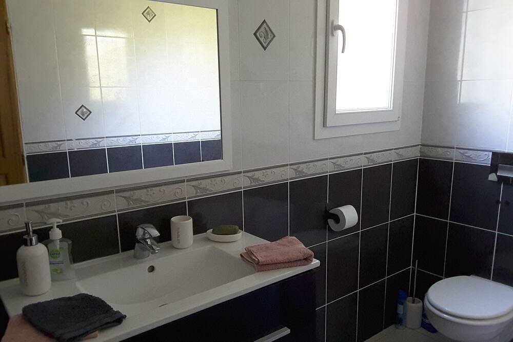 Suite parentale - piscine - calme - 4km d'Uzès B&B in Saint-Maximin (Nimes), Région de Nîmes