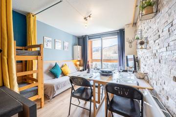 Gîte pour 4 personnes, avec balcon et piscine dans Le Corbier