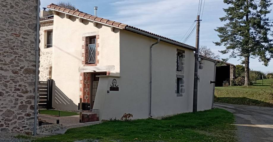 Casa de vacaciones 'La Petite Maison 15kms Puy Du Fou' con terraza privada y Wi-Fi in Pouzauges, Fontenay-le-Comte