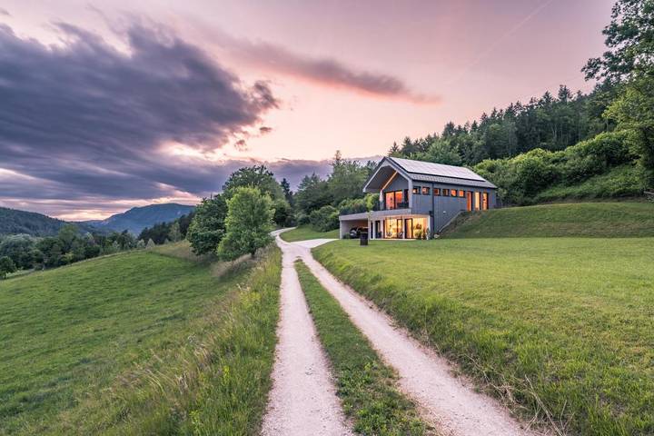 Ferienhaus für 10 Personen, mit Sauna und Garten sowie Ausblick, mit Haustier