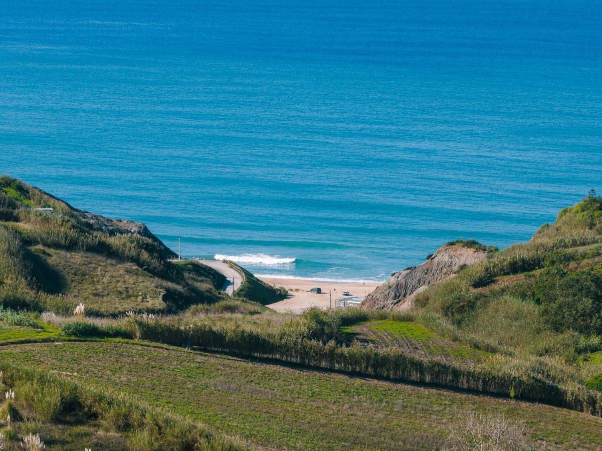 Villa Beach and Friends with ocean view in Atalaia, Distrito de Lisboa