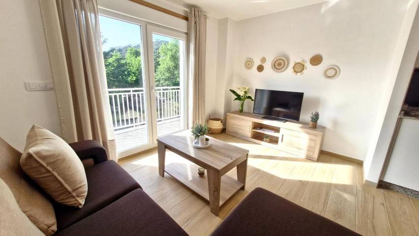 Aparthotel para 3 personas, con Terraza además de Jardín y Vistas en Mondariz