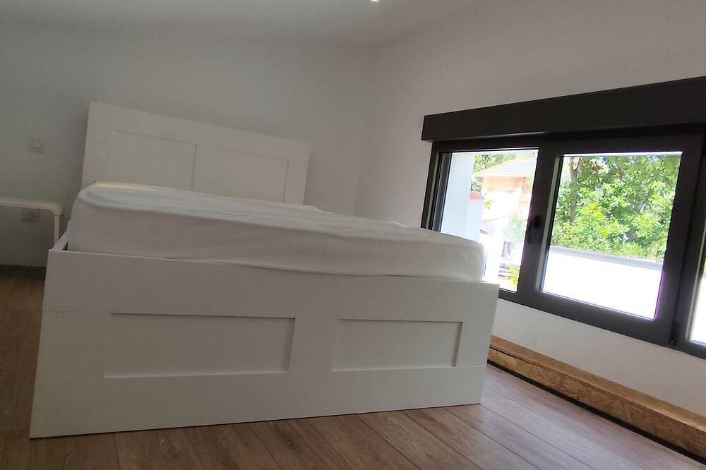 Entire apartment, Studio 32 m², quiet and air-conditioned, ideal for discovering Montpellier and its region. in Port Marianne, Montpellier