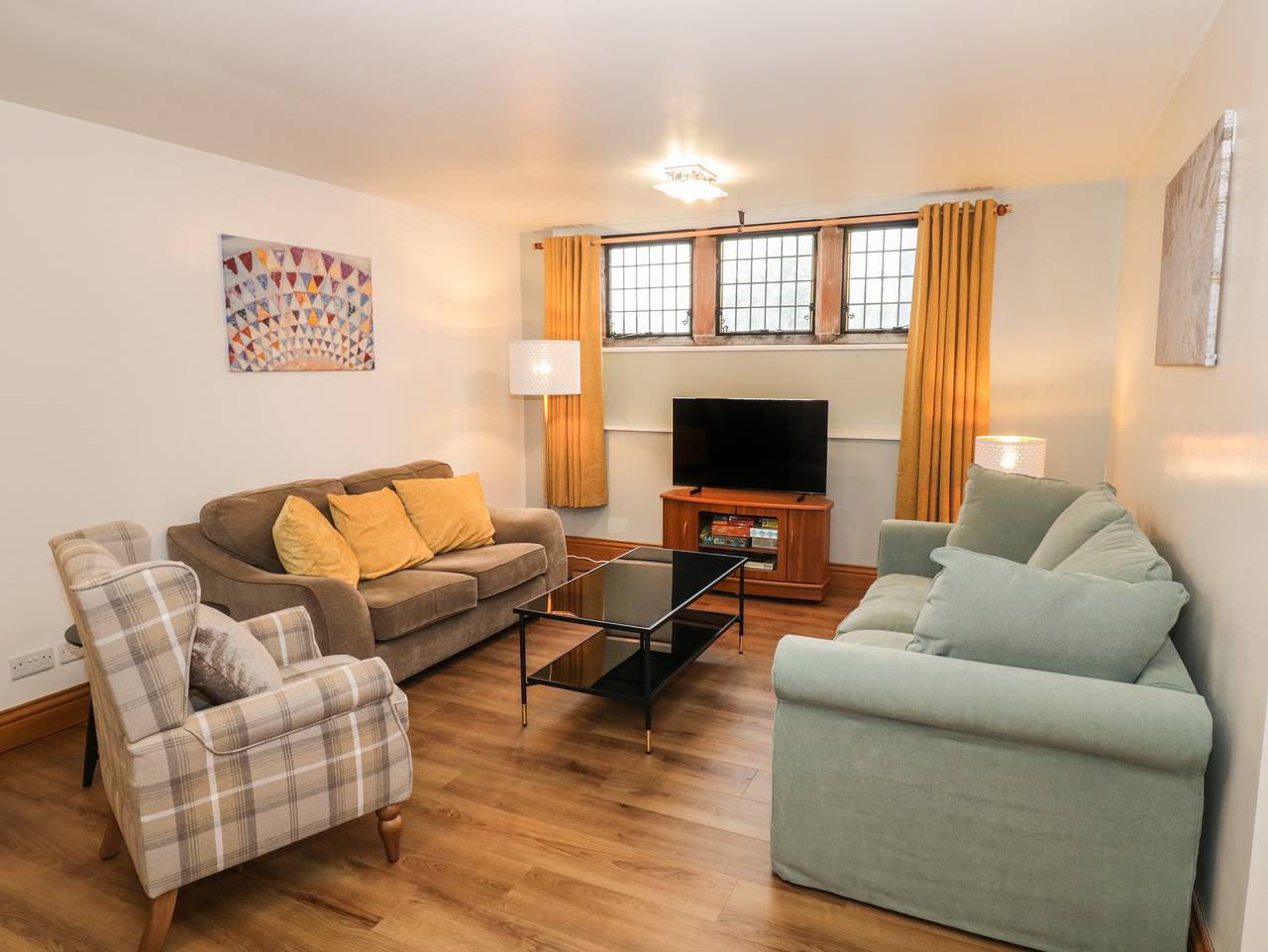 Entire apartment, 5 St. Mary's Church in Moffat, Dumfries and Galloway