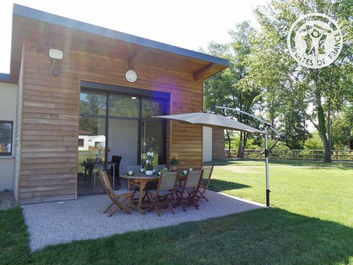 Gîte pour 4 personnes, avec Terrasse ainsi que Jardin et Vue sur le lac