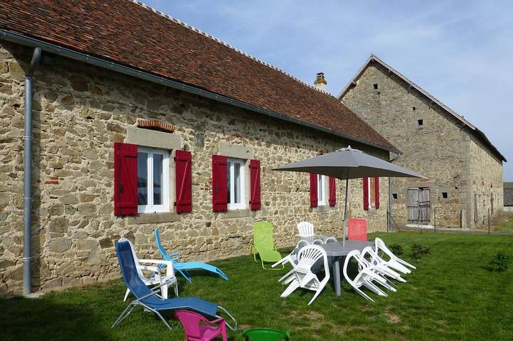 Gîte pour 6 personnes, avec jardin à Cressanges