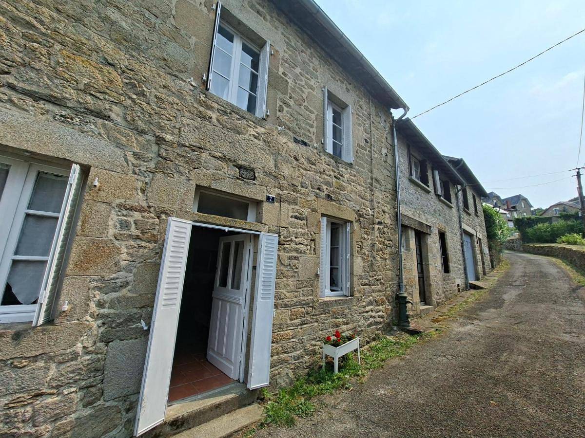 Appartement entier, One-Bedroom House in Treignac, Région de Tulle