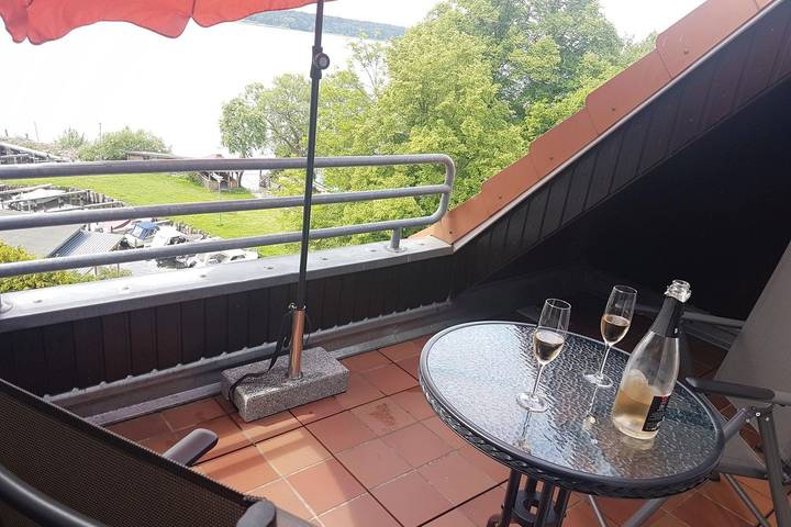 Ferienwohnung für 4 Personen, mit Balkon und Seeblick in Waren (Müritz)