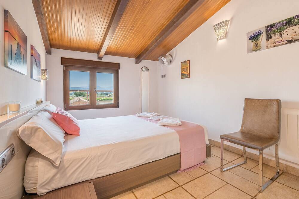 Ganze Wohnung, Ferienwohnung 'Con Vistas A Las Montañas' mit Bergblick, Wi-Fi und Klimaanlage in Vegas del Genil, Granada Provinz