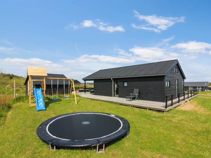 Ferieudlejning for 8 personer, med Jacuzzi og Terrasse såvel som Sauna og Søudsigt i Løkken