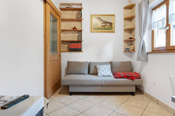 Entire apartment, Apartment 'Goldener Schnee Tesero' with Mountain View, Private Terrace and Wi-Fi in Tesero, Fleimstaler Alpen