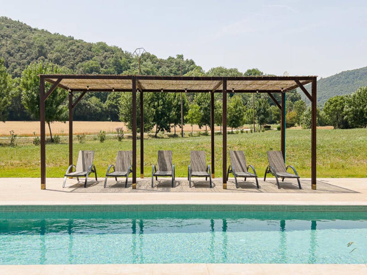 Apartamento entero, Casa en La Garrotxa con piscina de agua salada in Montagut y Oix, Garrotxa