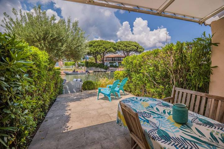 Appartement de vacances pour 4 personnes, avec piscine et jardin, adapté aux familles