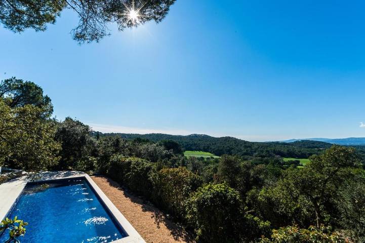 Ferienhaus für 10 Personen, mit Terrasse und Garten sowie Pool